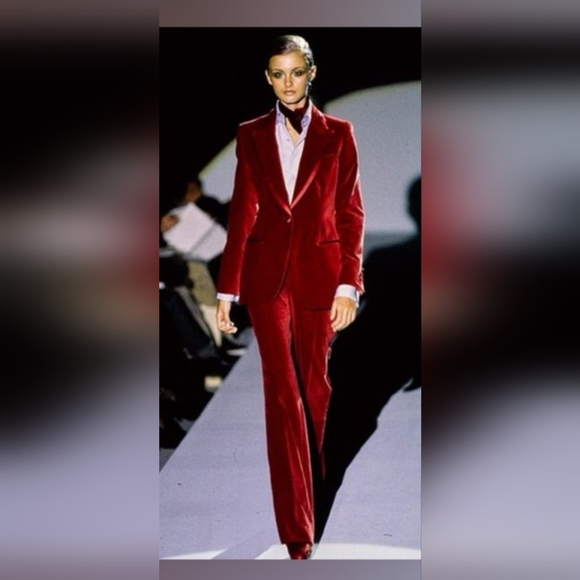 Elegant Red Velvet Women's Suit - Picture 1 of 4